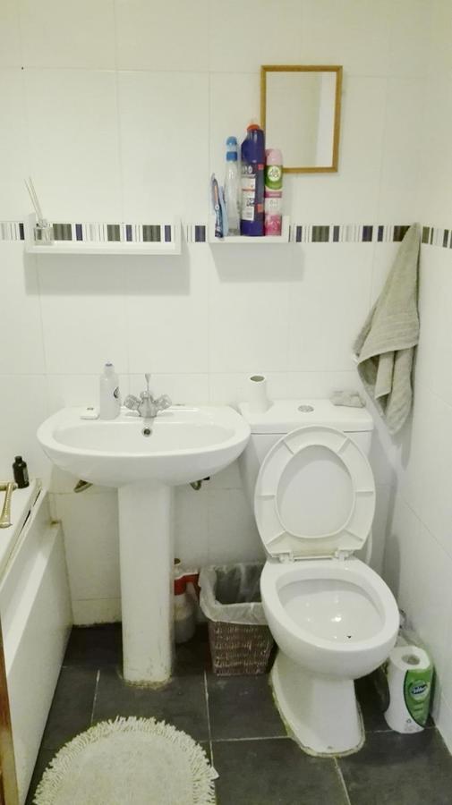 A Double Bedroom Near Glasgow City Centre Not In Great Condition Suitable For Short Stay Extérieur photo