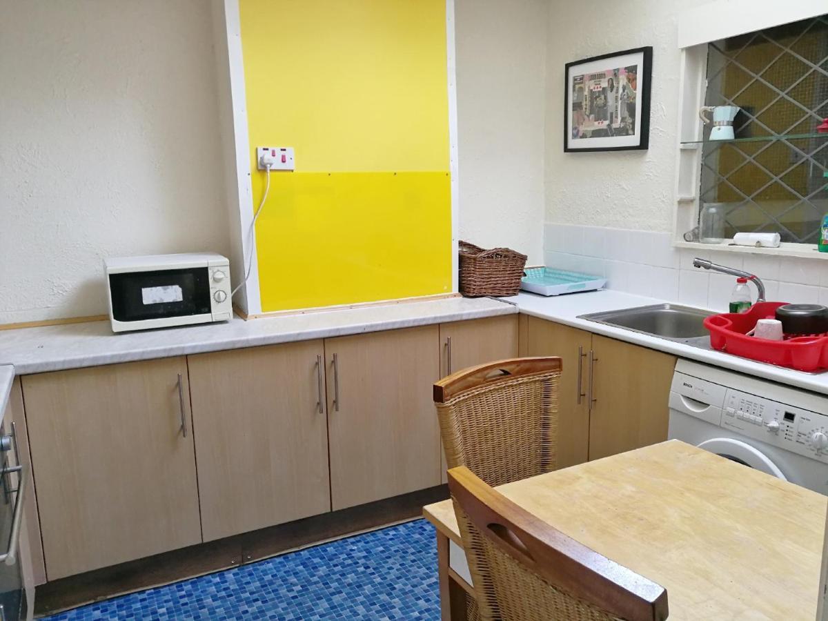 A Double Bedroom Near Glasgow City Centre Not In Great Condition Suitable For Short Stay Extérieur photo
