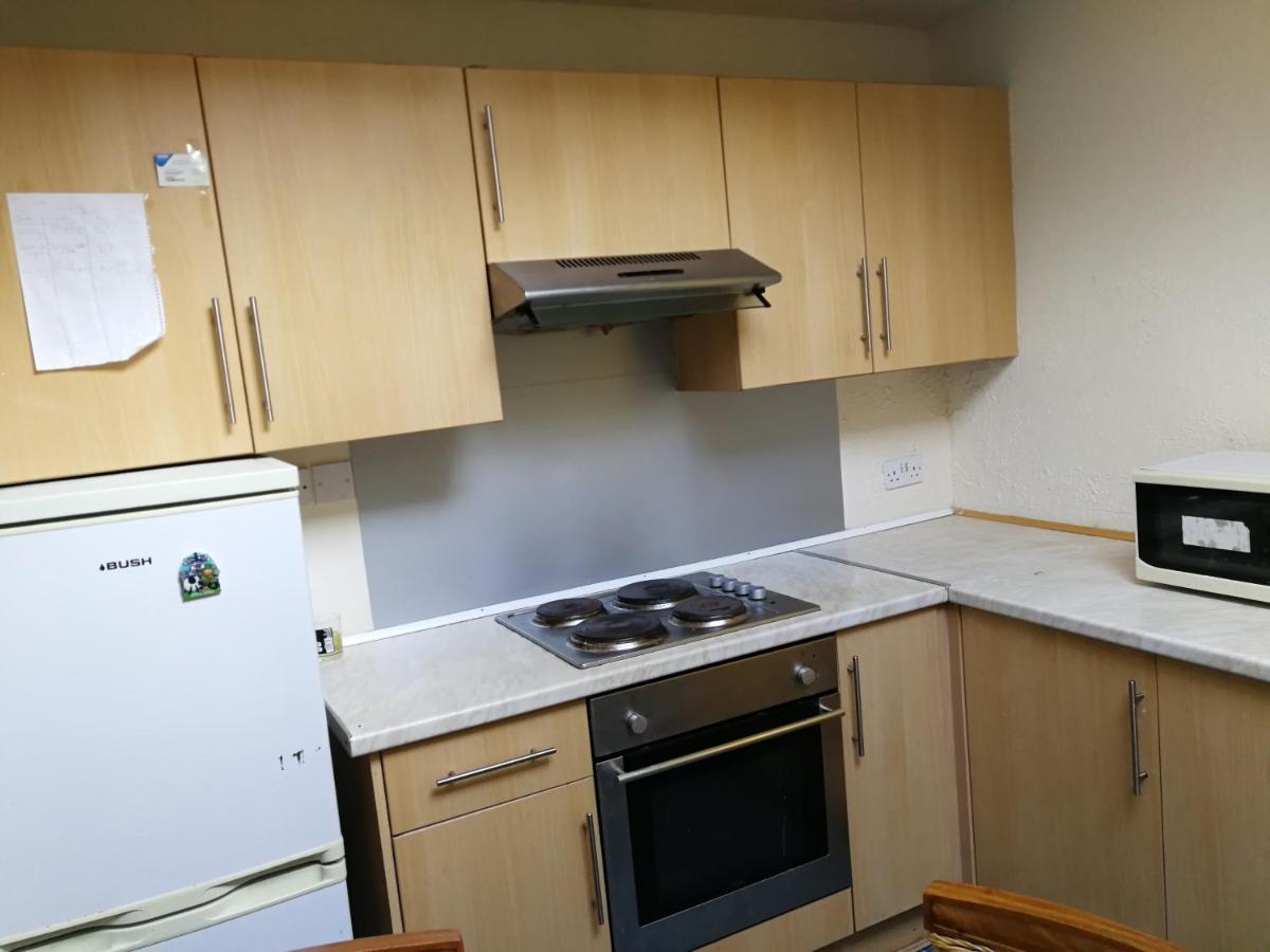 A Double Bedroom Near Glasgow City Centre Not In Great Condition Suitable For Short Stay Extérieur photo