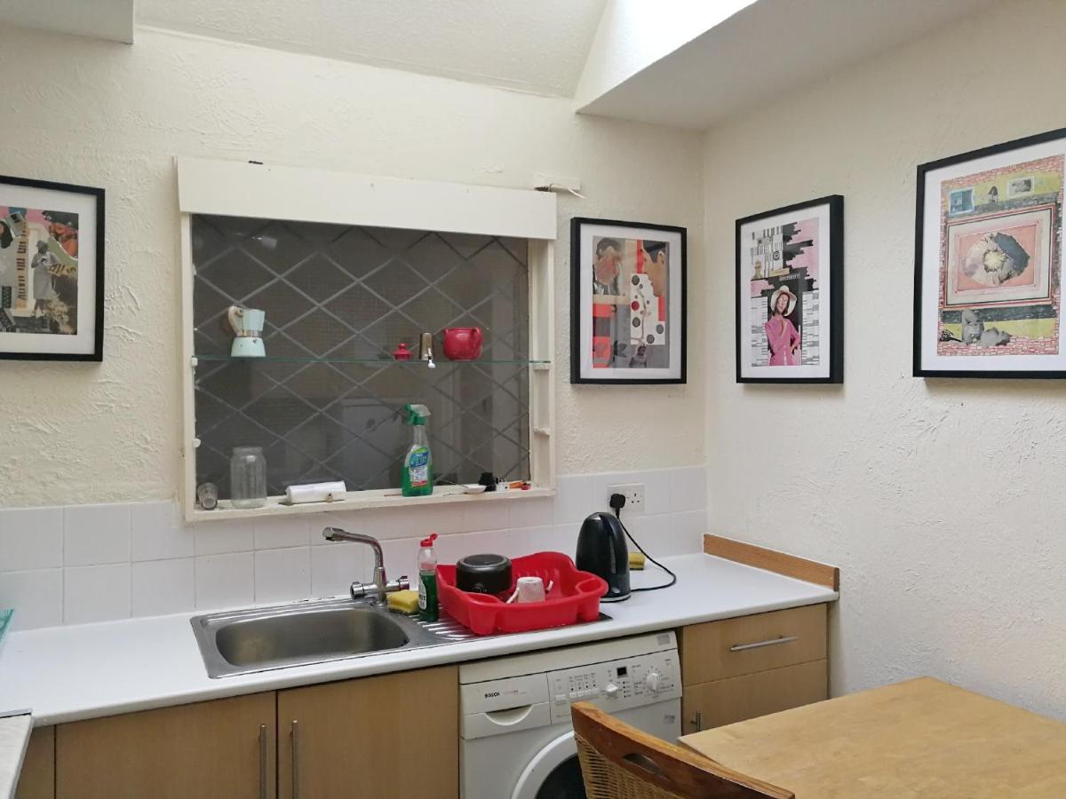 A Double Bedroom Near Glasgow City Centre Not In Great Condition Suitable For Short Stay Extérieur photo
