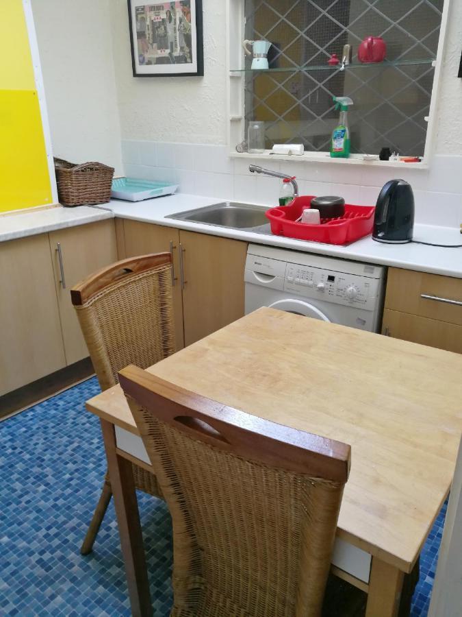 A Double Bedroom Near Glasgow City Centre Not In Great Condition Suitable For Short Stay Extérieur photo